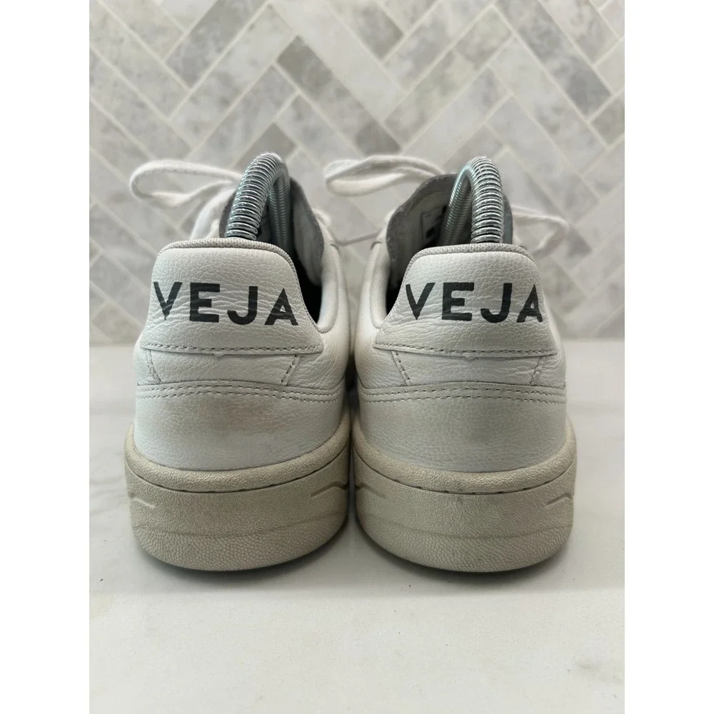 Veja‎ V-90 Leather Sneakers Womens Size 8 White V Logo Classic Low Top Lace Up